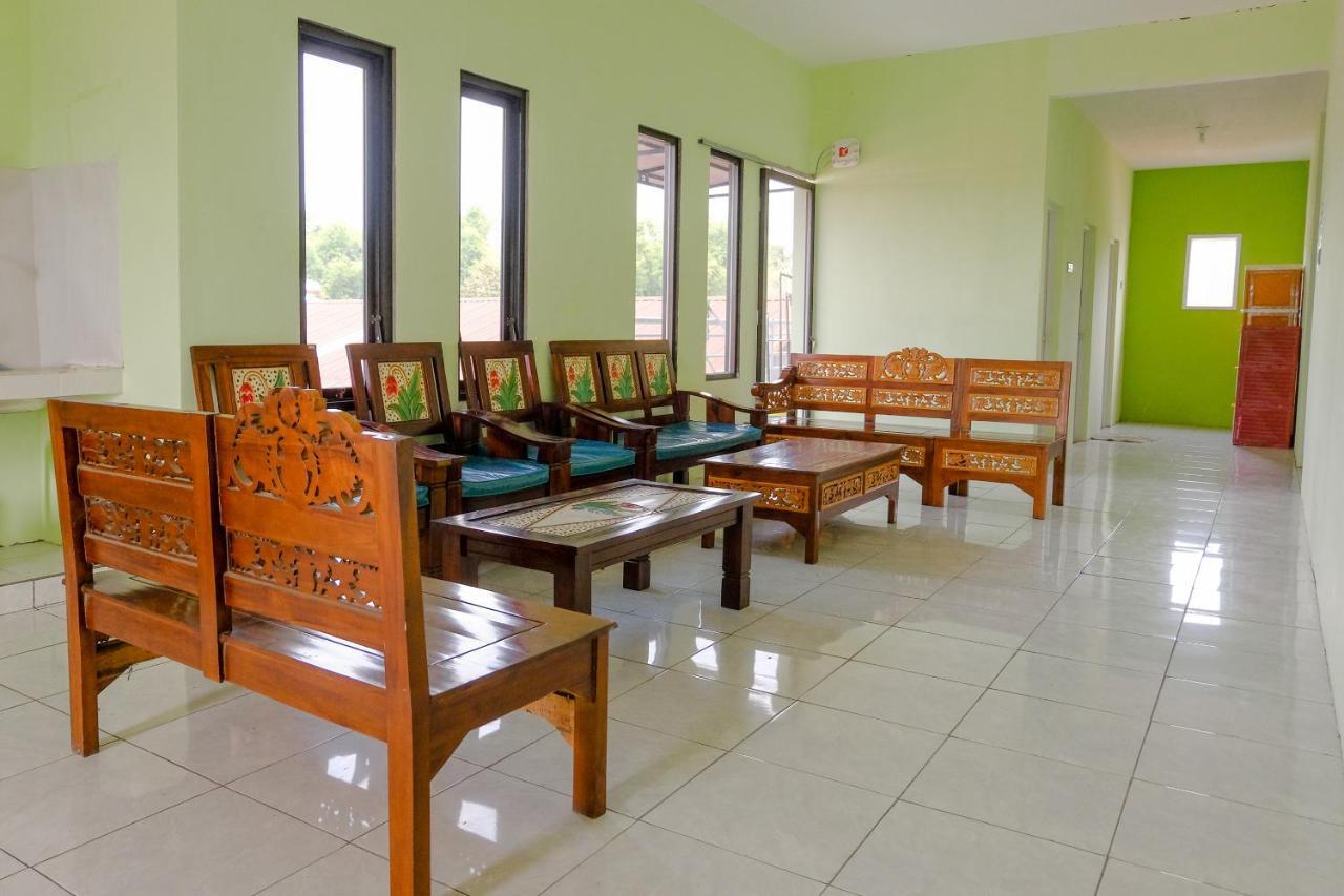 Spot On 2081 Sriwijaya Family Residence Lawang Exterior photo